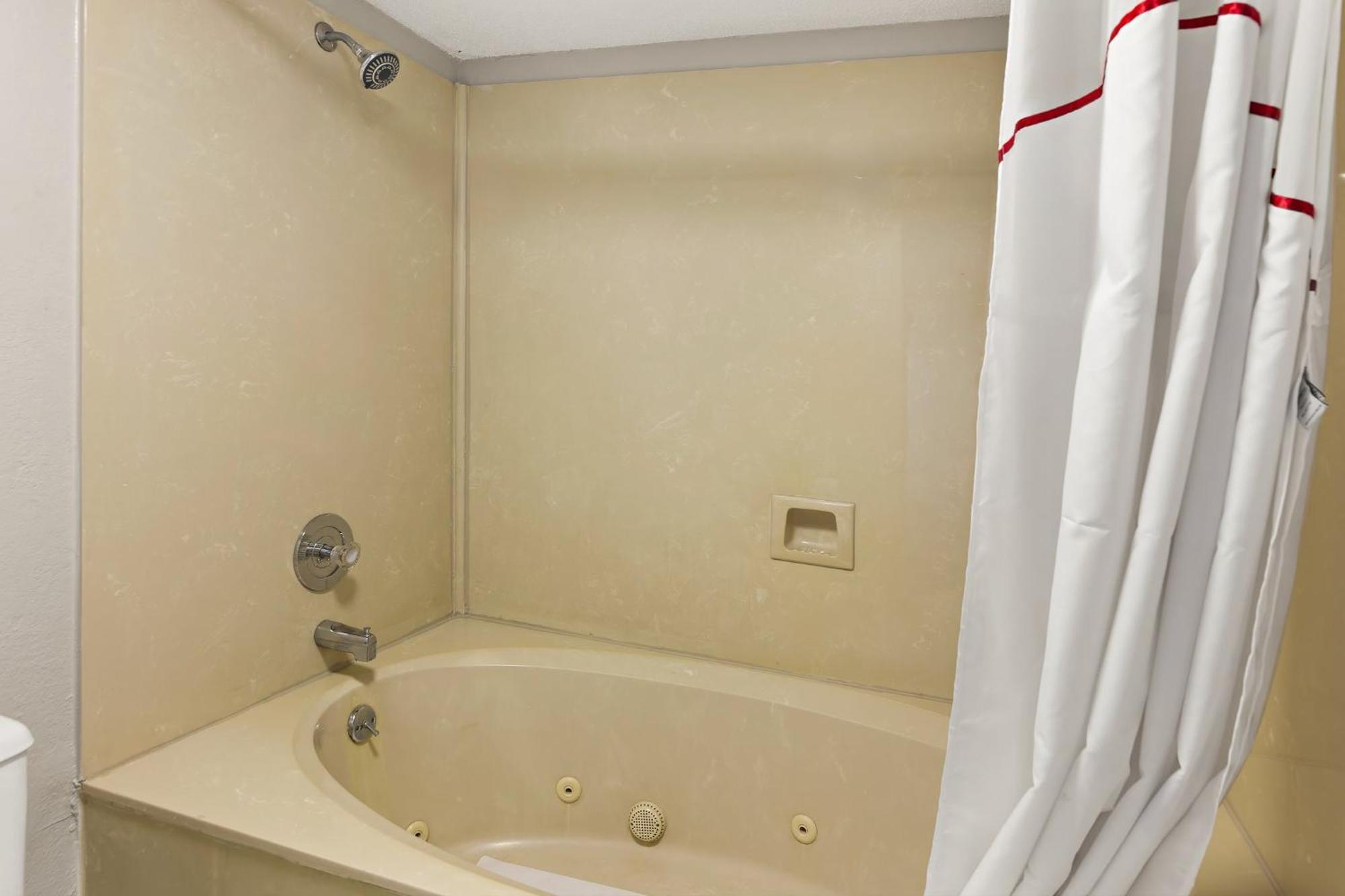 Red Roof Inn & Suites Monroe, Nc ภายนอก รูปภาพ